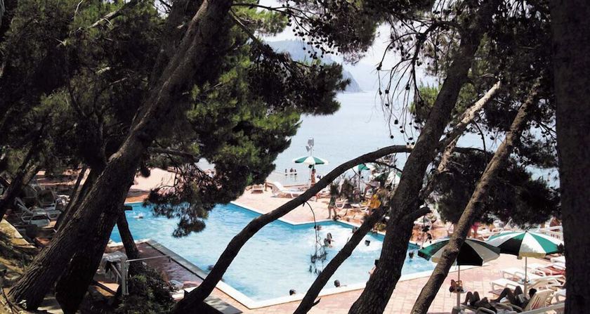 Imagen de la piscina del Hotel Punta Licosa. Foto 19