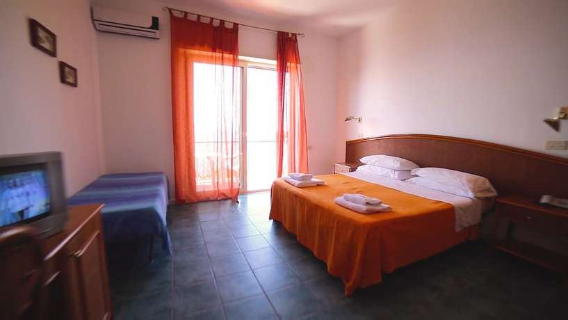 Imagen de la habitación del Hotel Punta Licosa. Foto 10