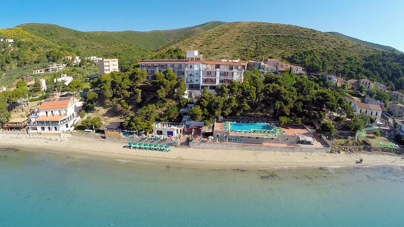 Imagen de los exteriores del Hotel Punta Licosa. Foto 16