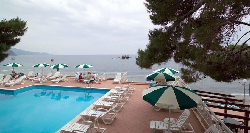 Imagen de la piscina del Hotel Punta Licosa. Foto 20