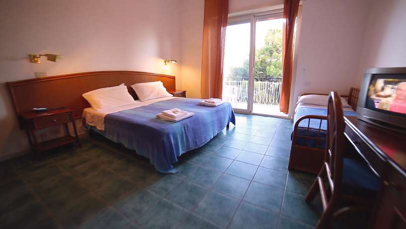 Imagen de la habitación del Hotel Punta Licosa. Foto 13