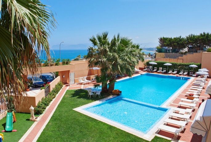 Imagen de la piscina del Hotel Punta Nord - Est. Foto 16