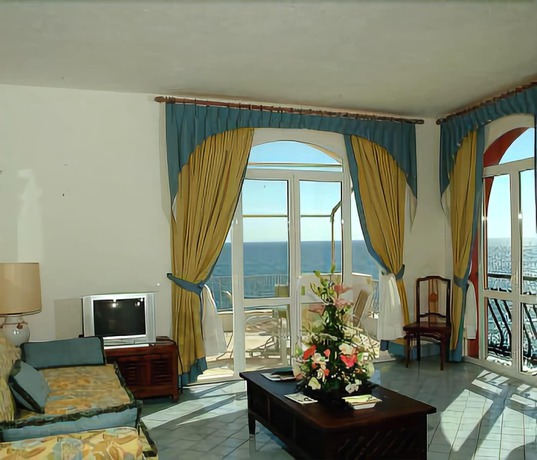 Imagen de la habitación del Hotel Punta Rossa. Foto 8