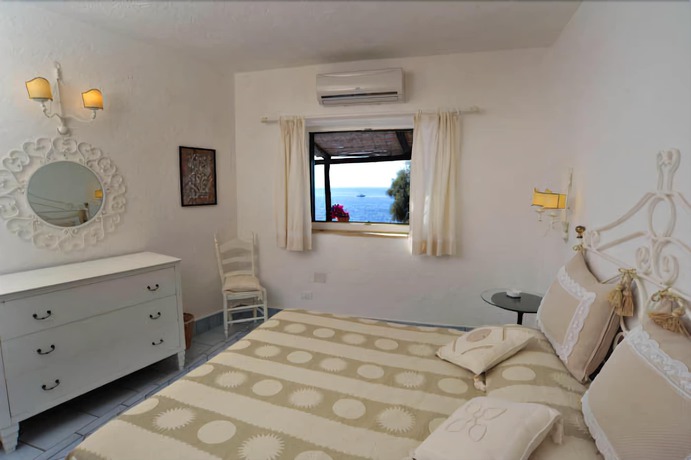 Imagen de la habitación del Hotel Punta Rossa. Foto 12