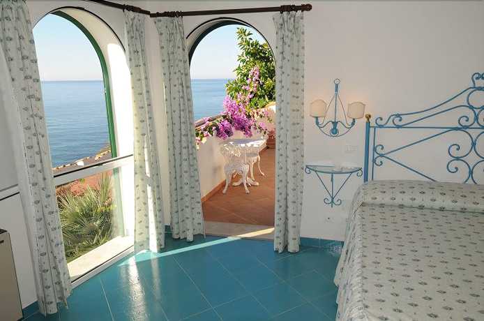 Imagen de la habitación del Hotel Punta Rossa. Foto 13