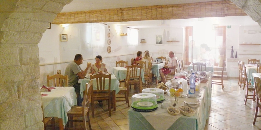 Imagen del bar/restaurante del Hotel Punta San Francesco. Foto 4