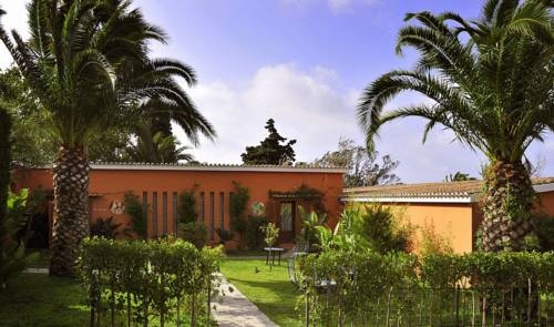 Imagen de los exteriores del Hotel Punta Sur. Foto 14