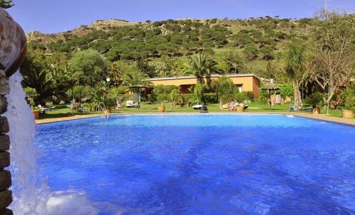 Imagen de la piscina del Hotel Punta Sur, Valdevaqueros. Foto 17