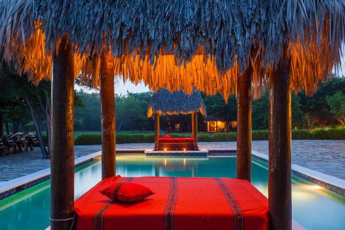 Imagen de los interiores del Hotel Punta Teonoste. Foto 6