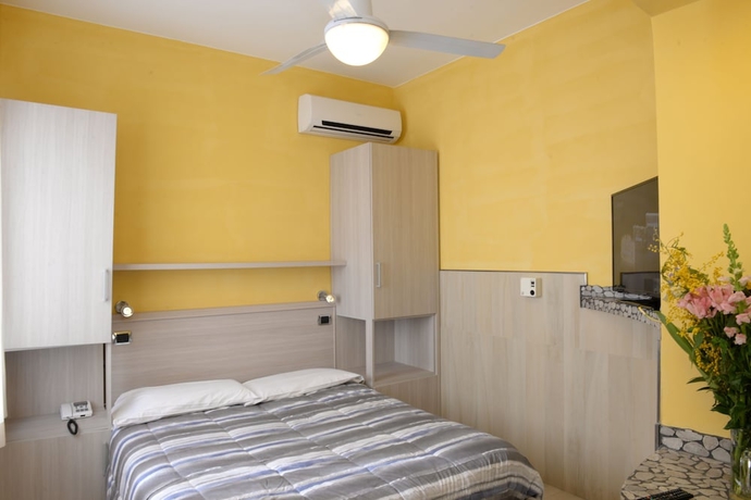 Imagen de la habitación del Hotel Puntabella. Foto 13