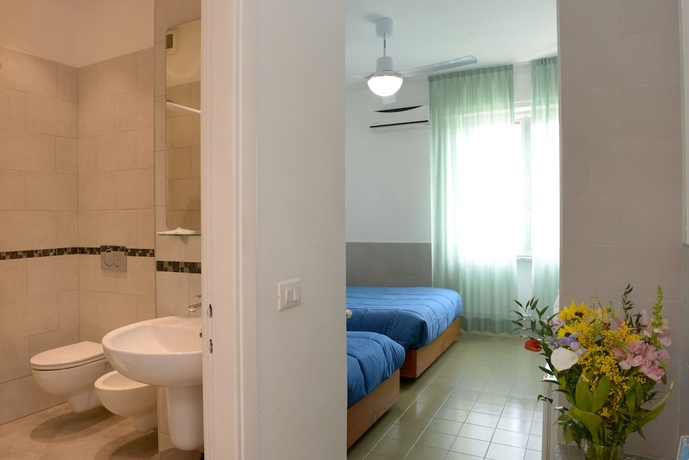 Imagen de la habitación del Hotel Puntabella. Foto 17