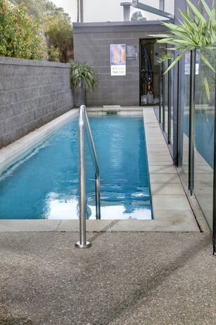 Imagen de la piscina del Hotel Punthill Knox. Foto 16