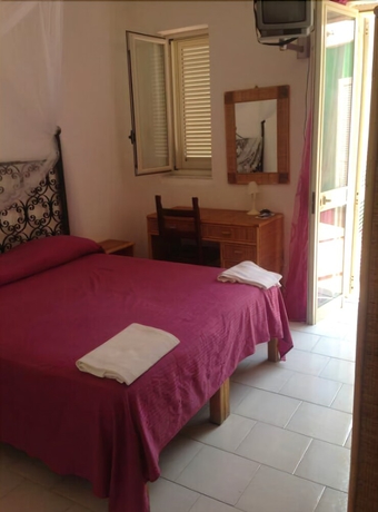 Imagen de la habitación del Hotel Punto Azzurro. Foto 11