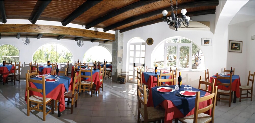 Imagen del bar/restaurante del Hotel Punto Azzurro. Foto 6