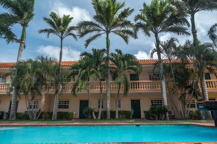 Imagen de la piscina del Hotel Punto Di Oro Residences. Foto 12