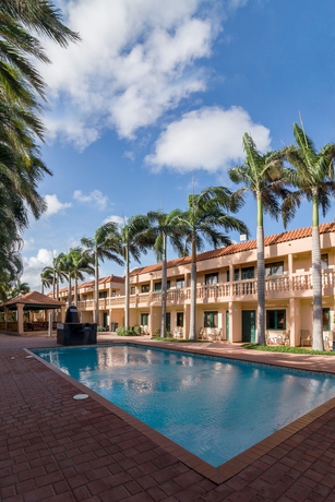 Imagen de la piscina del Hotel Punto Di Oro Residences. Foto 13