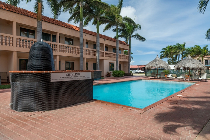 Imagen de la piscina del Hotel Punto Di Oro Residences. Foto 15