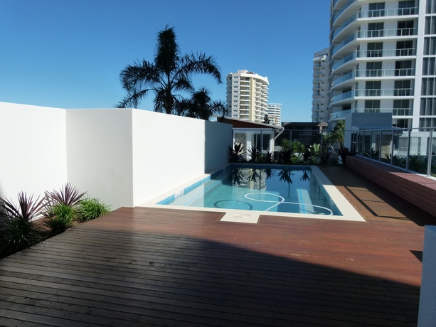Imagen de la piscina del Hotel Pure Kirra. Foto 16