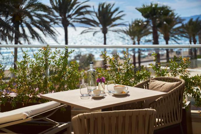 Imagen del bar/restaurante del Hotel Pure Salt Garonda - Adults Only. Foto 7