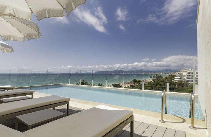 Imagen de la piscina del Hotel Pure Salt Residences. Foto 9