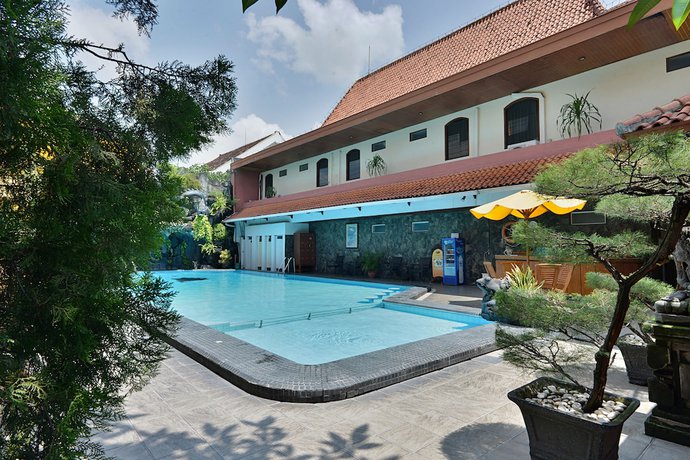 Imagen de la piscina del Hotel Puri Artha. Foto 17