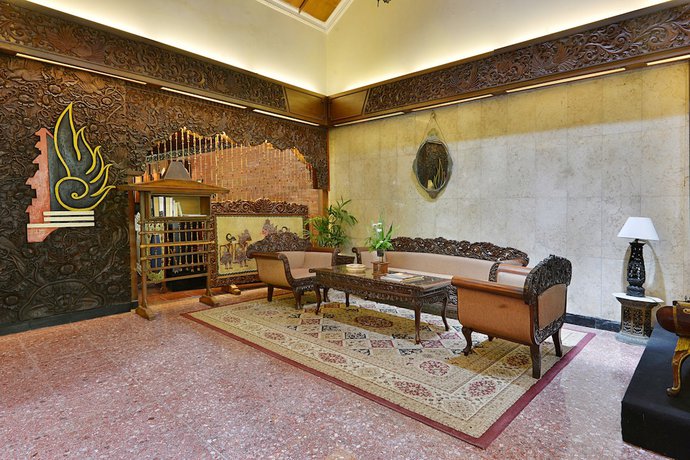 Imagen de los interiores del Hotel Puri Artha. Foto 16
