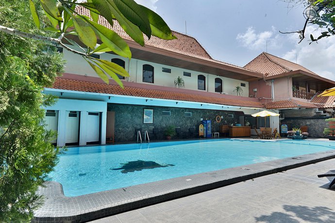 Imagen de la piscina del Hotel Puri Artha. Foto 18