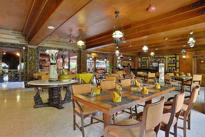 Imagen del bar/restaurante del Hotel Puri Artha. Foto 2