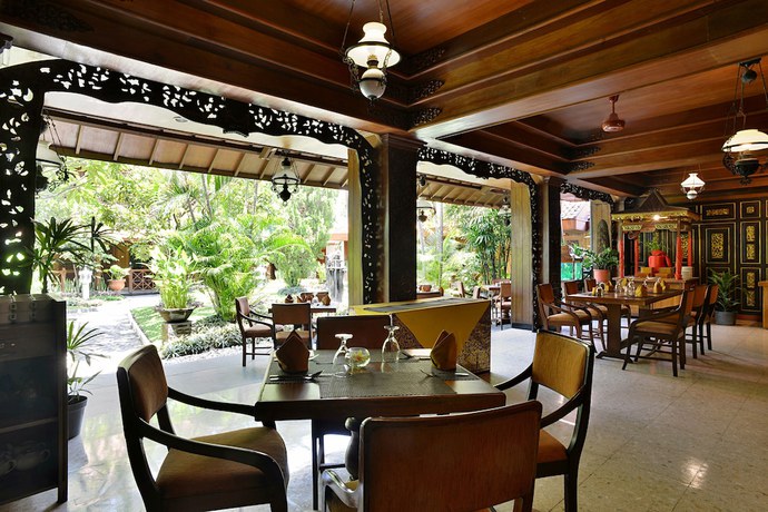 Imagen del bar/restaurante del Hotel Puri Artha. Foto 4