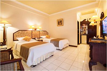 Imagen de los exteriores del Hotel Puri Asri. Foto 11