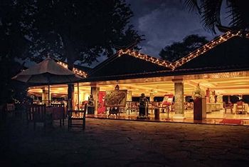 Imagen del bar/restaurante del Hotel Puri Asri. Foto 5
