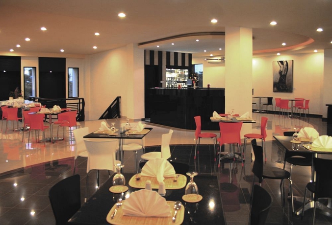Imagen del bar/restaurante del Hotel Puri Ayu. Foto 2