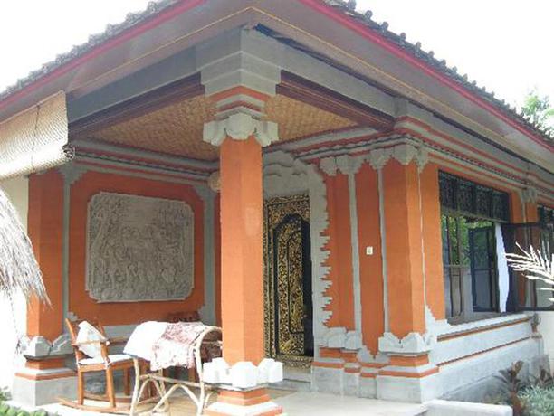 Imagen de los exteriores del Hotel Puri Benoa Suites Bungalows. Foto 6