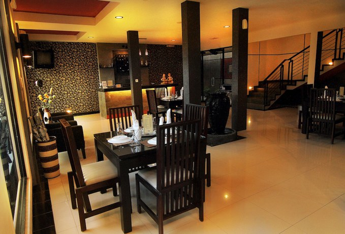 Imagen del bar/restaurante del Hotel Puri Chorus. Foto 3