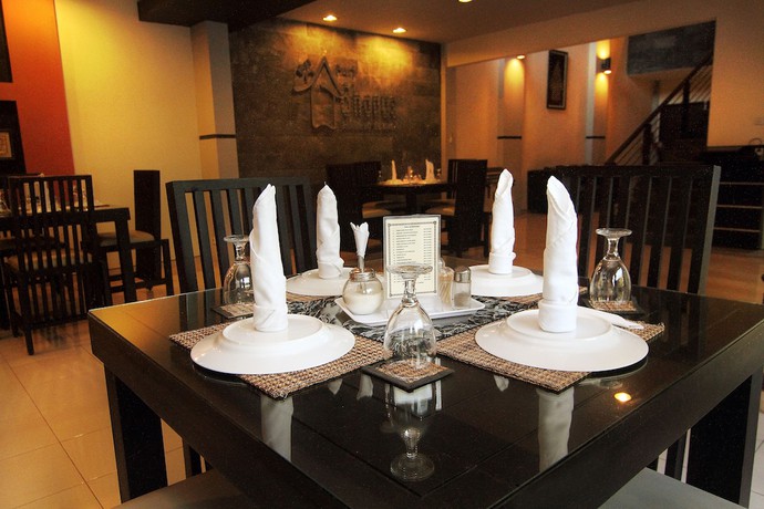 Imagen del bar/restaurante del Hotel Puri Chorus. Foto 4