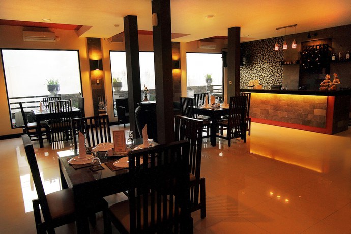 Imagen del bar/restaurante del Hotel Puri Chorus. Foto 5