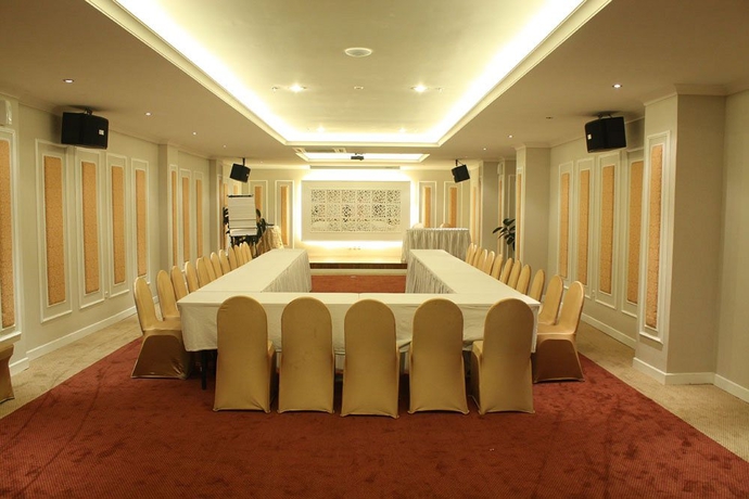 Imagen de los interiores del Hotel Puri Denpasar. Foto 8