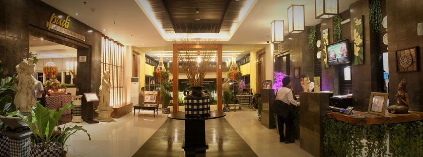 Imagen de los interiores del Hotel Puri Denpasar. Foto 11
