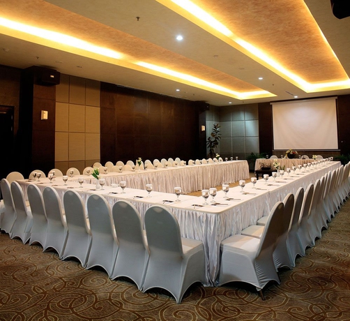 Imagen de los interiores del Hotel Puri Denpasar. Foto 12