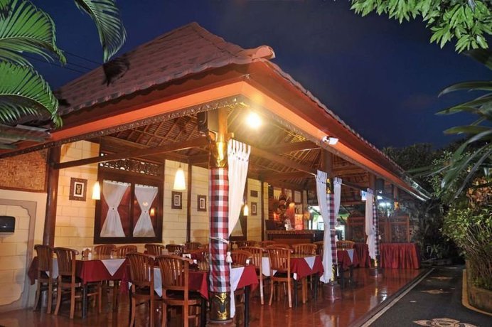 Imagen del bar/restaurante del Hotel Puri Dewa Bharata and Villas. Foto 3