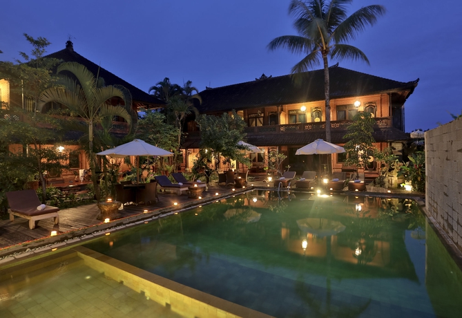 Imagen de la piscina del Hotel Puri Garden 2. Foto 16