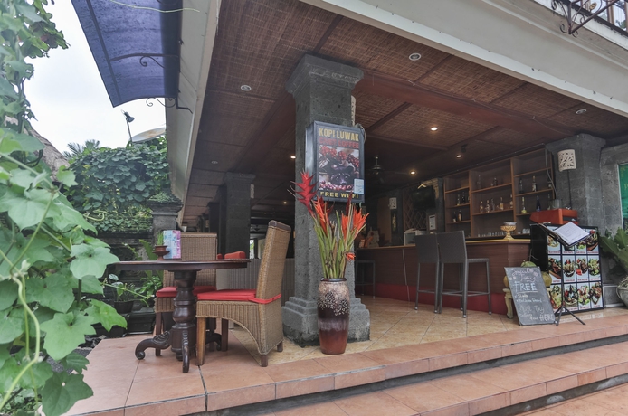 Imagen del bar/restaurante del Hotel Puri Garden 2. Foto 4