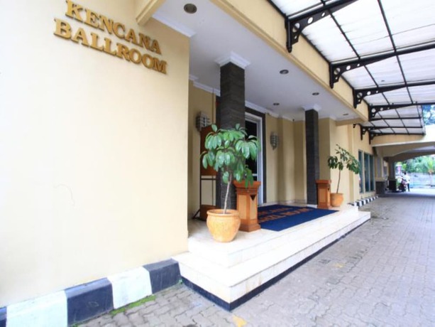 Imagen de los interiores del Hotel Puri Jaya. Foto 20