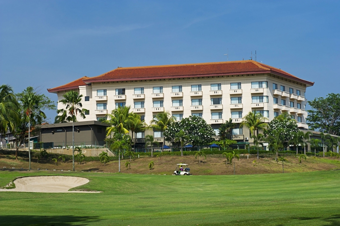 Imagen de los exteriores del Hotel Puri Kiic Golf View. Foto 9