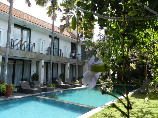 Imagen de la piscina del Hotel Puri Maharani Boutique and Spa. Foto 8