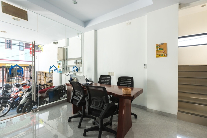 Imagen de los interiores del Hotel Puri Maju. Foto 17