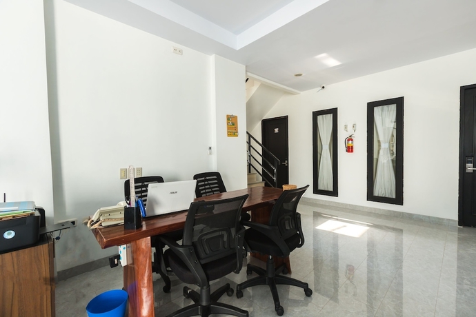 Imagen de los interiores del Hotel Puri Maju. Foto 19