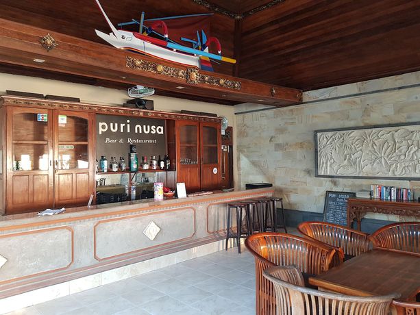 Imagen de los interiores del Hotel Puri Nusa Beach. Foto 18