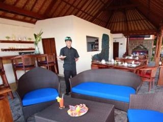 Imagen general del Hotel Puri Oka Beach Bungalows. Foto 2