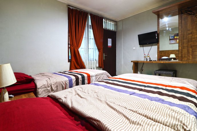 Imagen de la habitación del Hotel Puri Pangalengan. Foto 17
